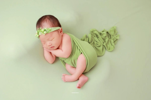 安溪宝宝边吃边拉正常吗